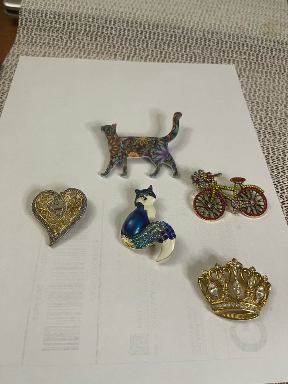 5 Vintage & unique brooches, Fox, cat, bicycle, heart & crown, 3 are new, no tag